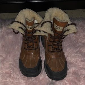 Ugg snow boots big kid size size 4Y